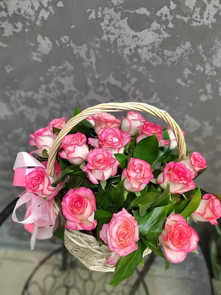 Цветочная композиция из Розы в корзине в Архангельском Ставропольского края