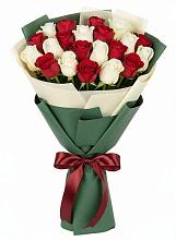 Букет Микс из красных и белых роз в Архангельском Ставропольского края