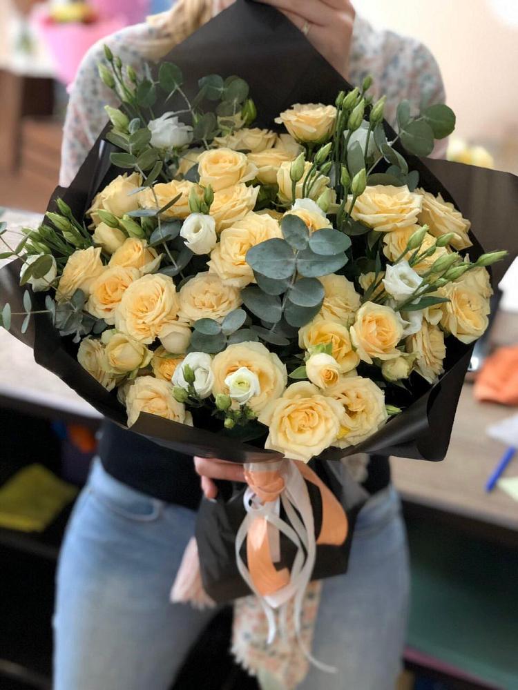 Букет цветов из: Розы и Лизиантусы в Архангельском Ставропольского края