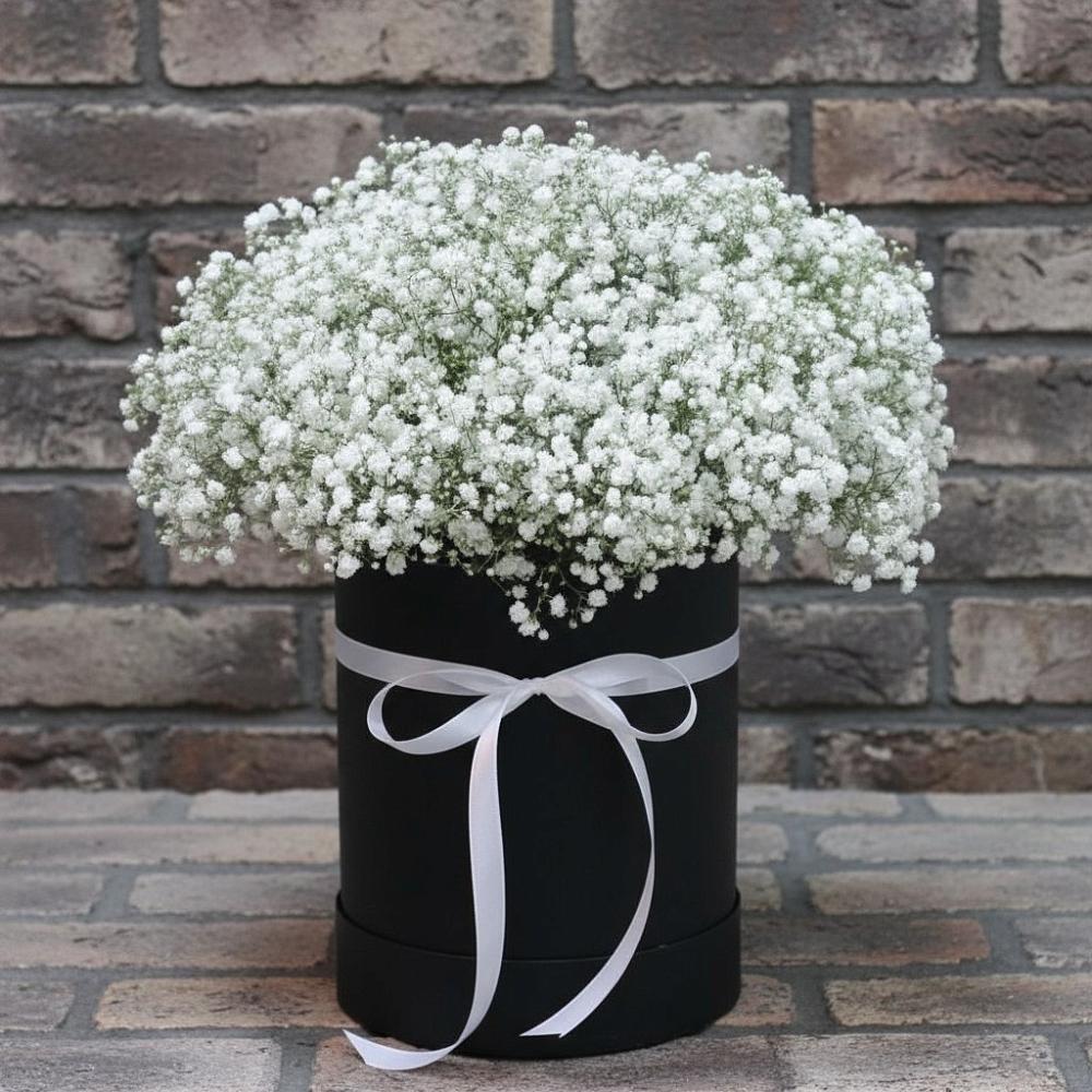 Цветочная композиция из Гипсофила в шляпной коробке в Архангельском Ставропольского края