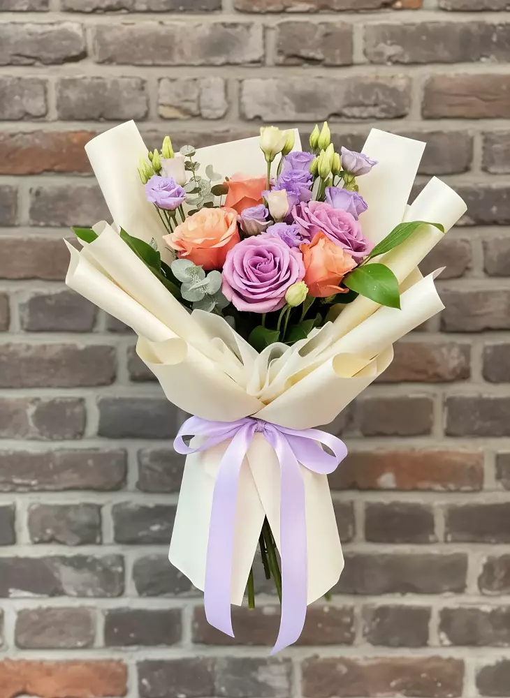 Букет цветов из: Лизиантусы и Розы в Архангельском Ставропольского края