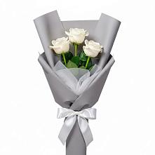 Букет 3 белые розы в Архангельском Ставропольского края