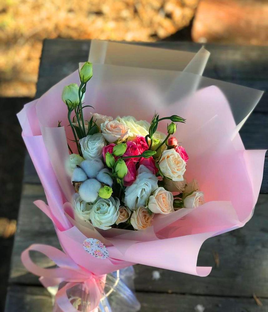 Букет цветов из: Розы и Лизиантусы в Архангельском Ставропольского края