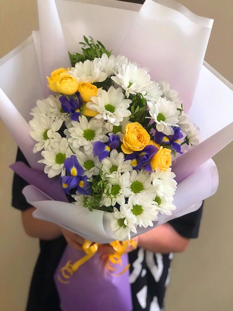 Букет цветов из: Ирисы, Хризантемы и Розы в Архангельском Ставропольского края