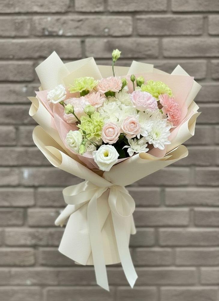 Букет цветов из: Гвоздики, Розы, Лизиантусы и Хризантемы в Архангельском Ставропольского края