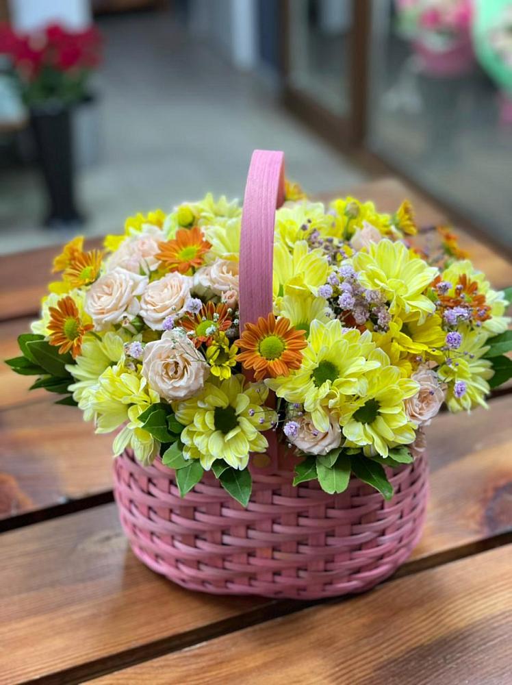 Цветочная композиция из Хризантемы и Розы в корзине в Архангельском Ставропольского края