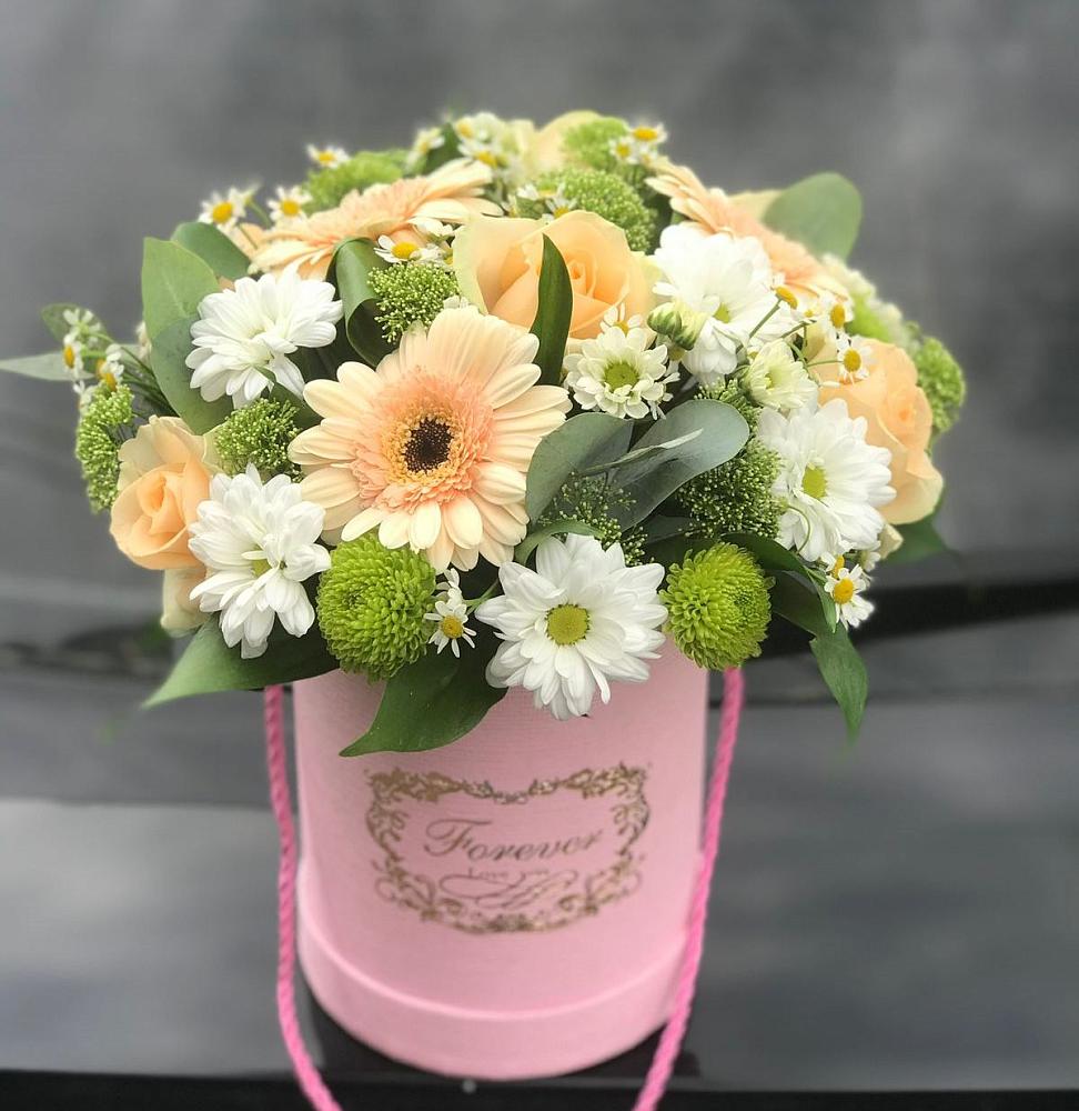 Цветочная композиция из Розы, Герберы и Хризантемы в шляпной коробке в Архангельском Ставропольского края