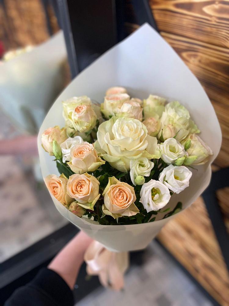 Букет цветов из: Розы и Лизиантусы в Архангельском Ставропольского края